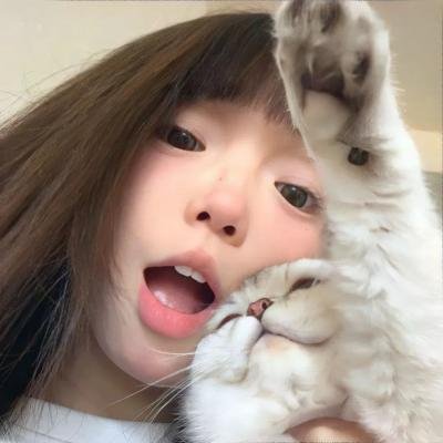 穿条纹衣的男孩